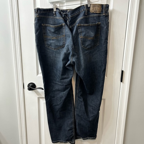 Levi’s Signature Gold Athletic Fit Indigo Wash Jeans 44w 32L - good condition! - Picture 2 of 3